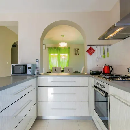 Villa Comfortable In Pula